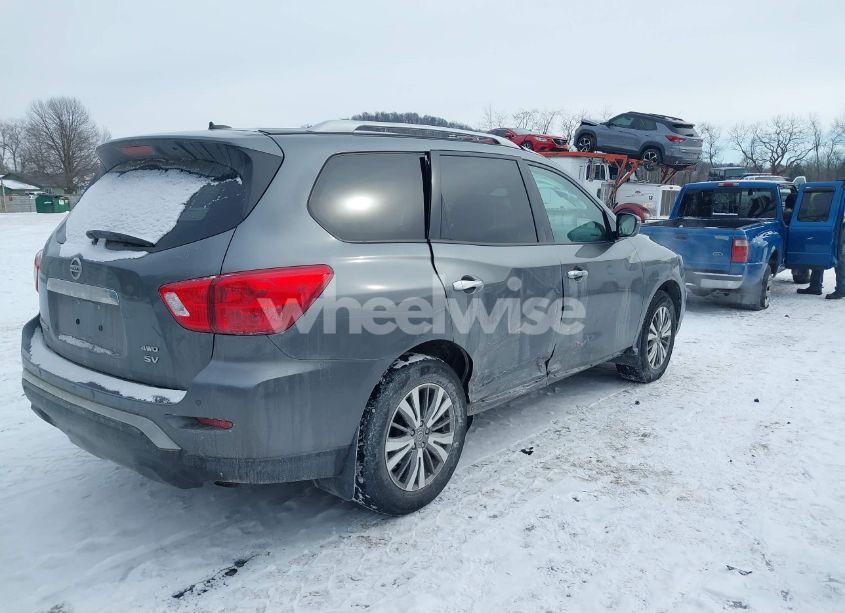 Photo 4 of 2018 Nissan Pathfinder SV (VIN 5N1DR2MM6JC613929)