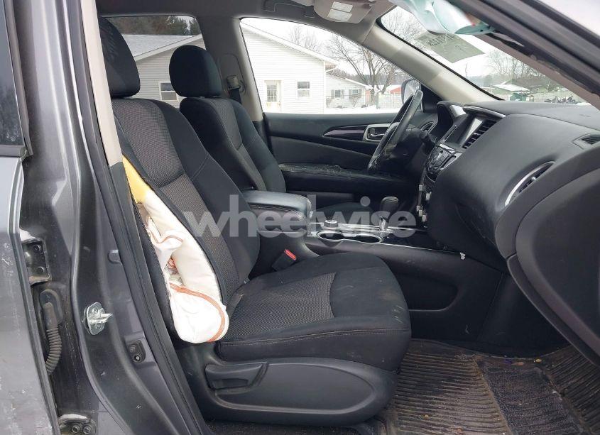 Photo 5 of 2018 Nissan Pathfinder SV (VIN 5N1DR2MM6JC613929)