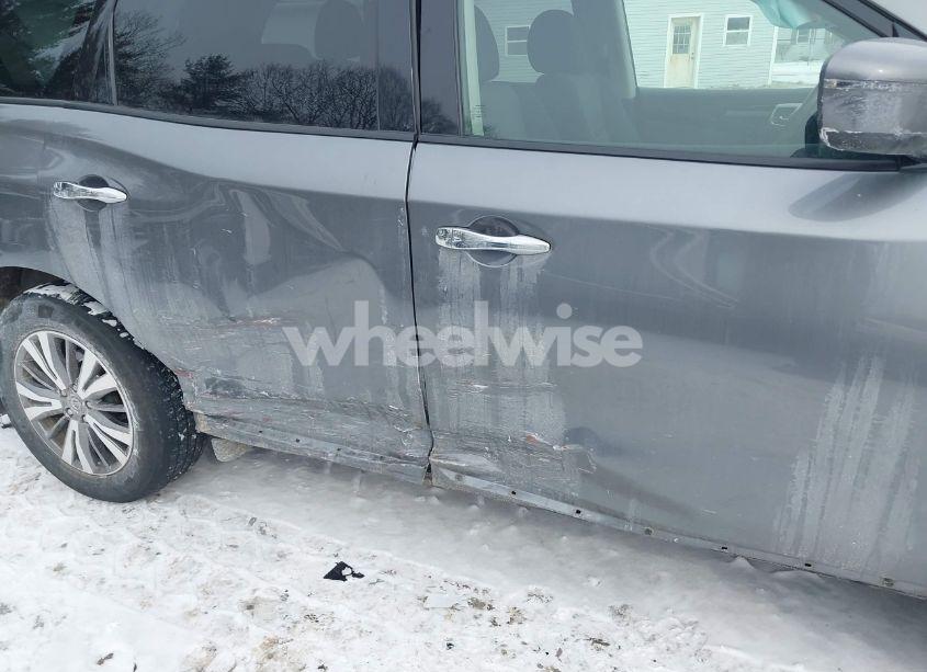 Photo 6 of 2018 Nissan Pathfinder SV (VIN 5N1DR2MM6JC613929)