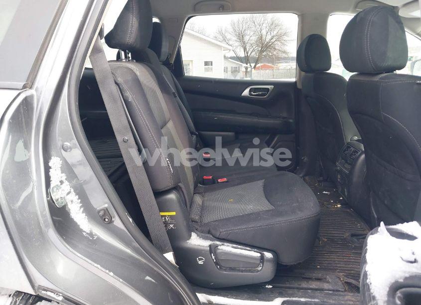 Photo 8 of 2018 Nissan Pathfinder SV (VIN 5N1DR2MM6JC613929)
