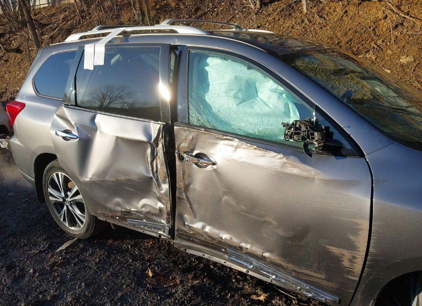 Photo 6 of 2018 Nissan Pathfinder PLATINUM (VIN 5N1DR2MM6JC625353)