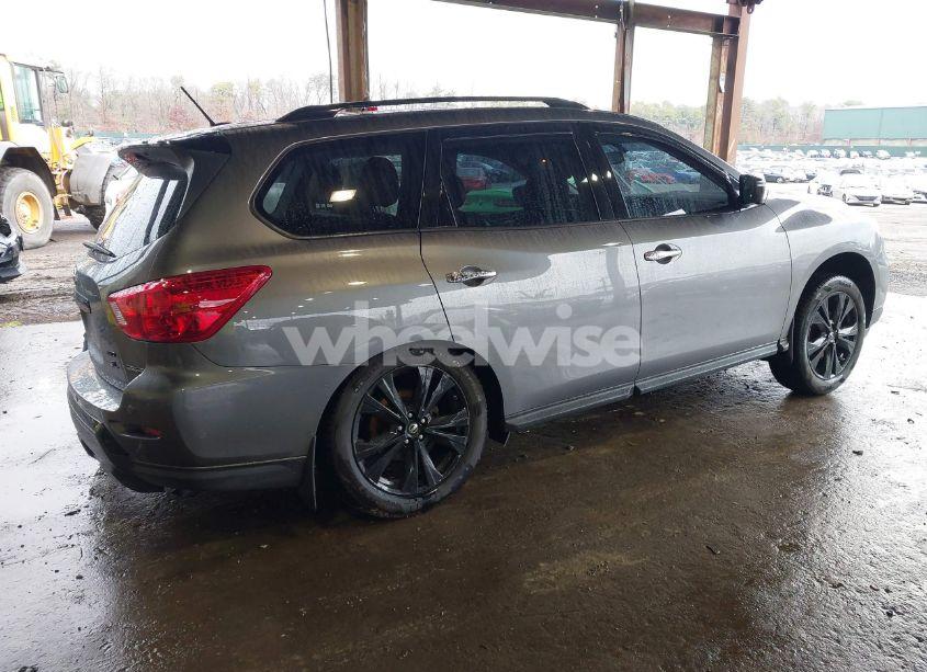 Photo 4 of 2018 Nissan Pathfinder SL (VIN 5N1DR2MM6JC644128)