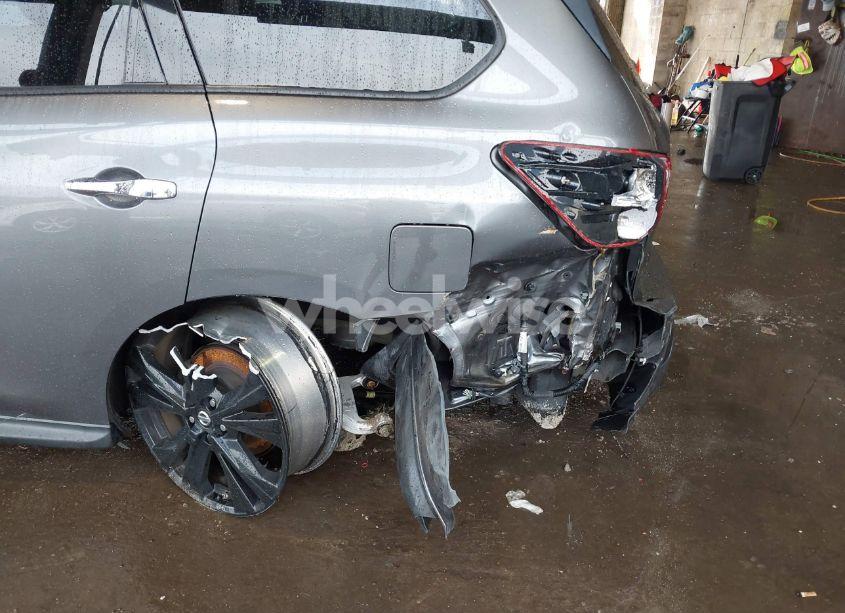 Photo 6 of 2018 Nissan Pathfinder SL (VIN 5N1DR2MM6JC644128)