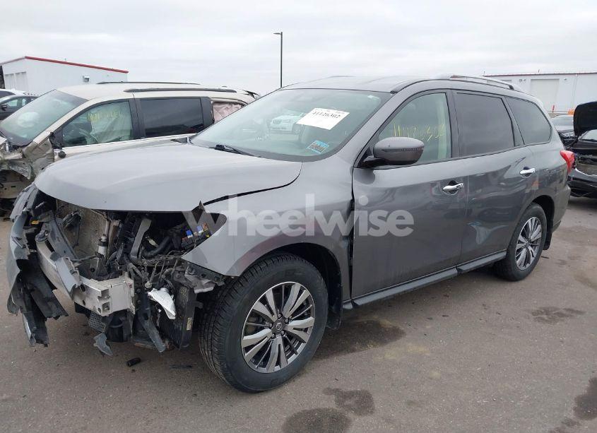 Photo 2 of 2019 Nissan Pathfinder SV (VIN 5N1DR2MM6KC641697)
