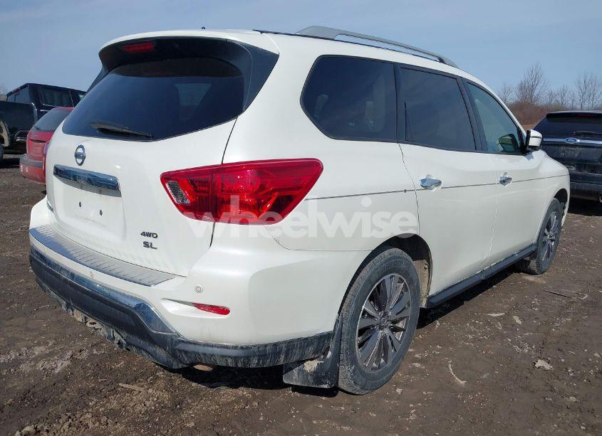 Photo 4 of 2017 Nissan Pathfinder SL (VIN 5N1DR2MM7HC610550)