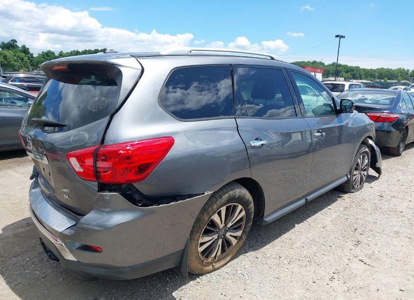 Photo 4 of 2017 Nissan Pathfinder SL (VIN 5N1DR2MM7HC656296)