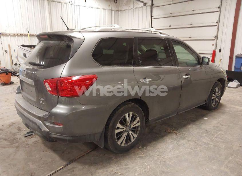 Photo 4 of 2017 Nissan Pathfinder SL (VIN 5N1DR2MM7HC676161)