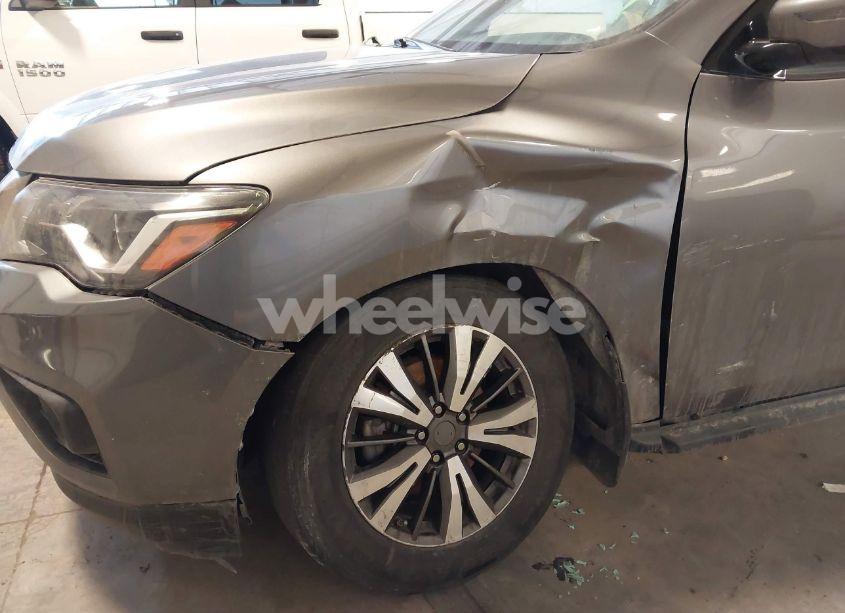 Photo 6 of 2017 Nissan Pathfinder SL (VIN 5N1DR2MM7HC676161)