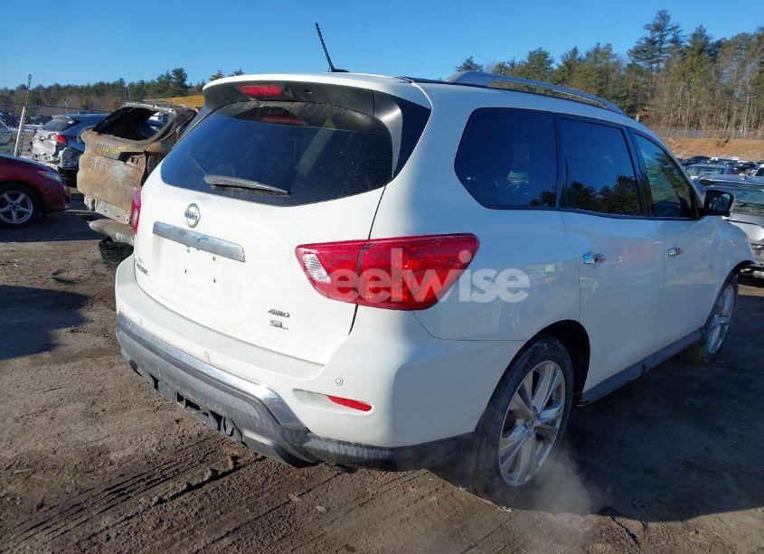 Photo 4 of 2018 Nissan Pathfinder SL (VIN 5N1DR2MM7JC603796)