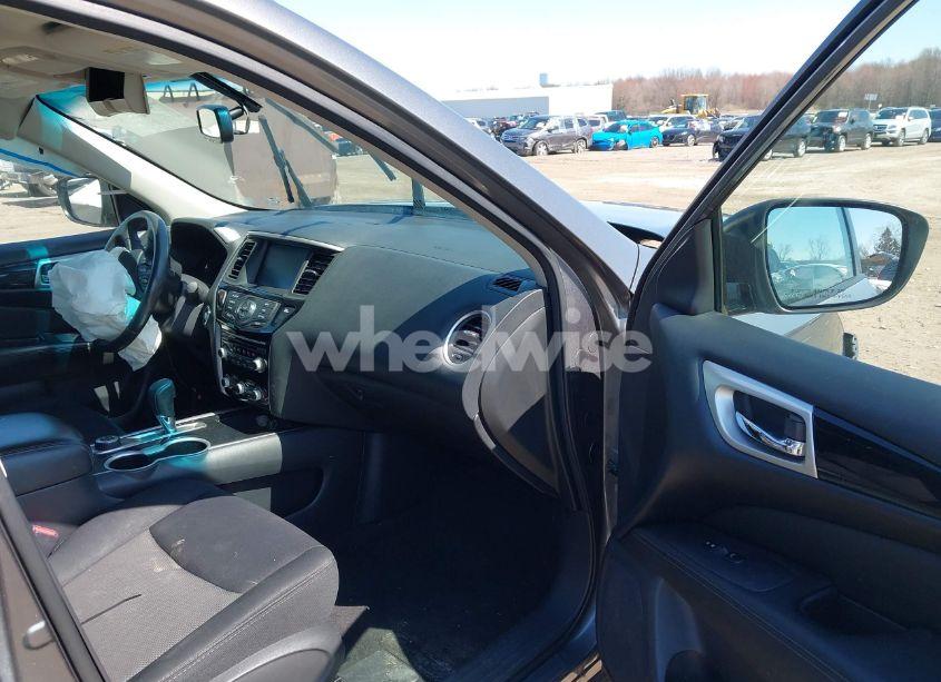 Photo 5 of 2018 Nissan Pathfinder S/SV/SL/PLATINUM (VIN 5N1DR2MM7JC605905)