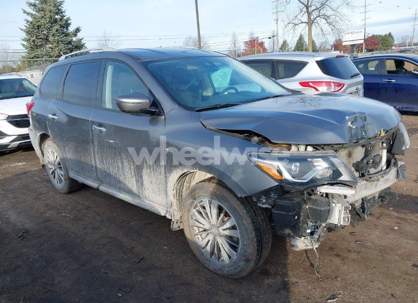 2018 Nissan Pathfinder S (VIN 5N1DR2MM7JC626401) main photo