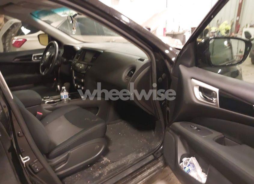 Photo 5 of 2017 Nissan Pathfinder S (VIN 5N1DR2MM8HC640947)