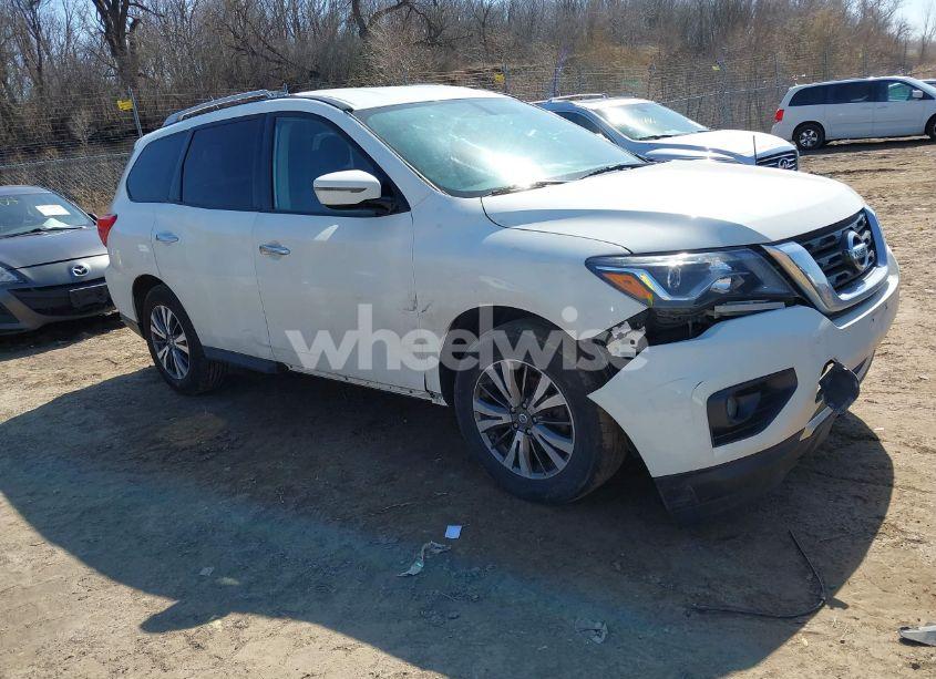 2017 Nissan Pathfinder SV (VIN 5N1DR2MM8HC667792) main photo