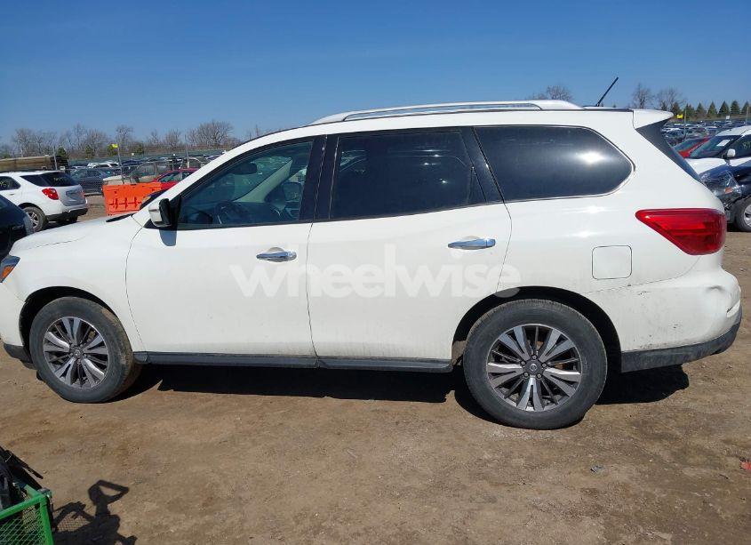 Photo 14 of 2017 Nissan Pathfinder SV (VIN 5N1DR2MM8HC667792)