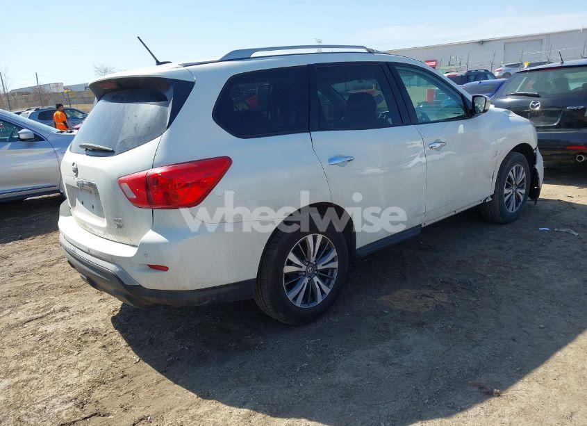 Photo 4 of 2017 Nissan Pathfinder SV (VIN 5N1DR2MM8HC667792)