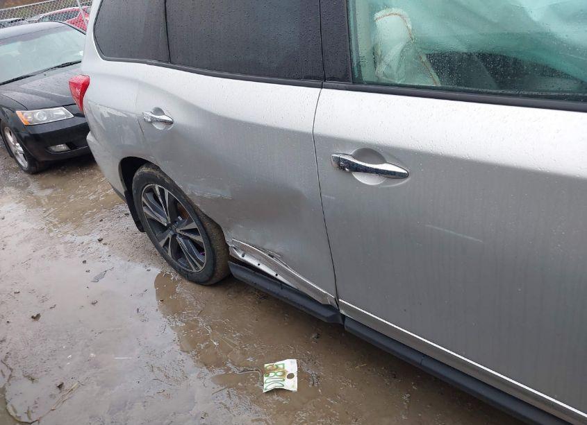 Photo 6 of 2017 Nissan Pathfinder PLATINUM (VIN 5N1DR2MM8HC670952)