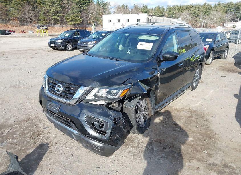 Photo 2 of 2017 Nissan Pathfinder SV (VIN 5N1DR2MM8HC689940)