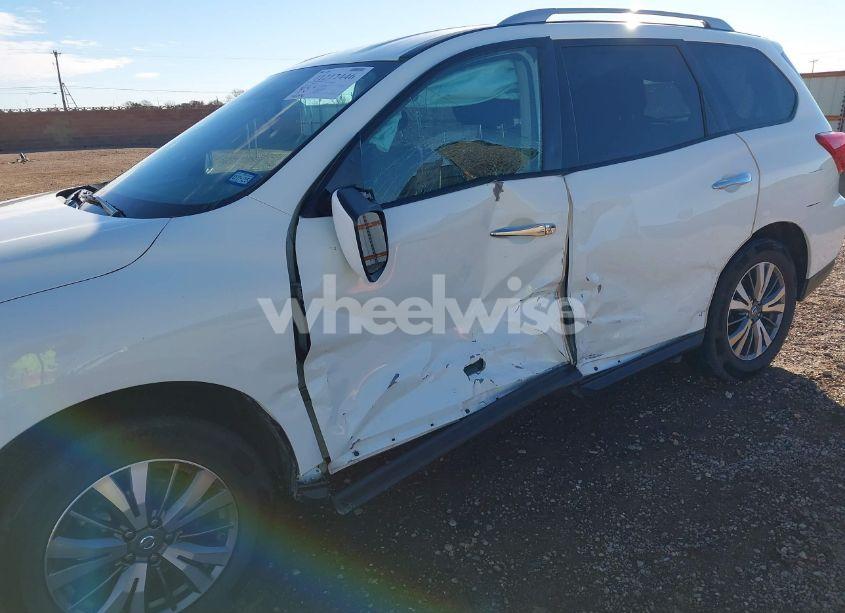 Photo 6 of 2018 Nissan Pathfinder SV (VIN 5N1DR2MM8JC608098)