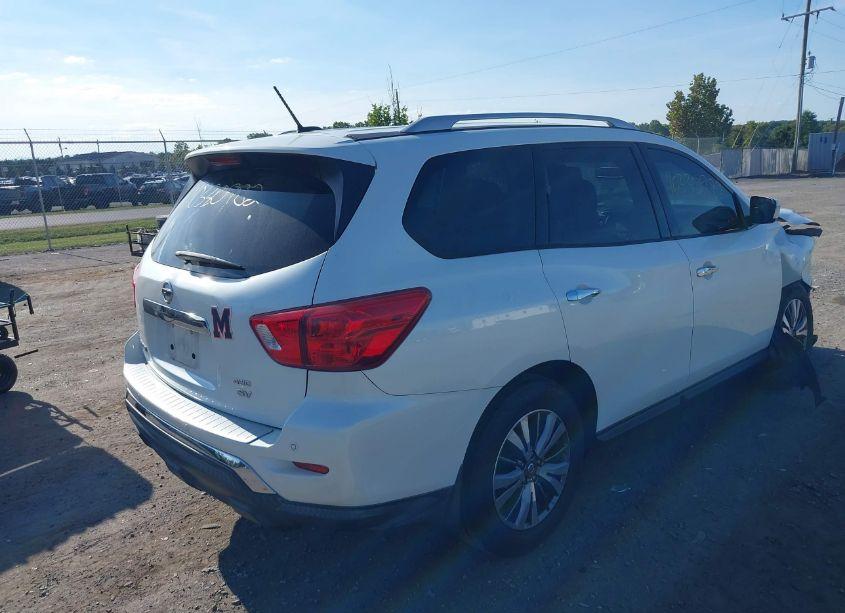 Photo 4 of 2018 Nissan Pathfinder SV (VIN 5N1DR2MM8JC614676)