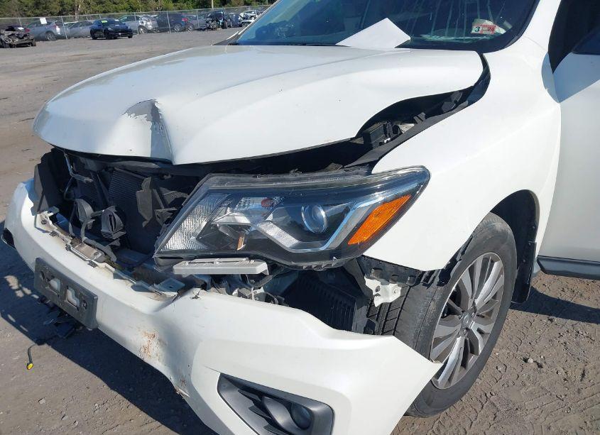 Photo 6 of 2018 Nissan Pathfinder SV (VIN 5N1DR2MM8JC614676)