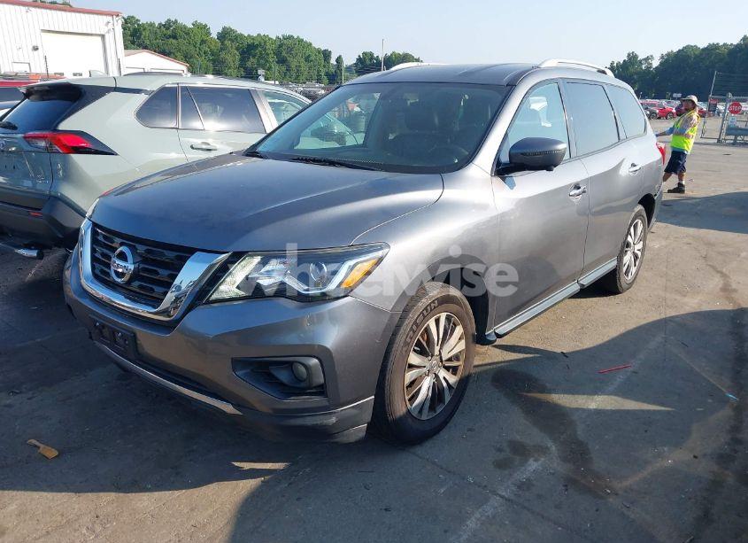 Photo 2 of 2018 Nissan Pathfinder SL (VIN 5N1DR2MM8JC637360)