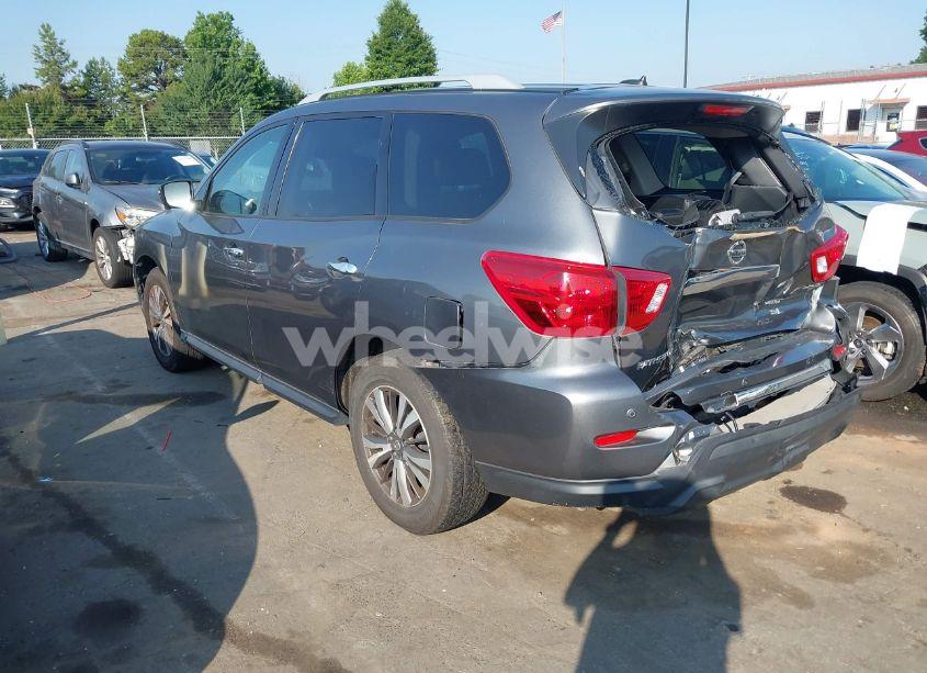 Photo 3 of 2018 Nissan Pathfinder SL (VIN 5N1DR2MM8JC637360)