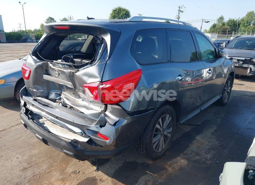 Photo 4 of 2018 Nissan Pathfinder SL (VIN 5N1DR2MM8JC637360)