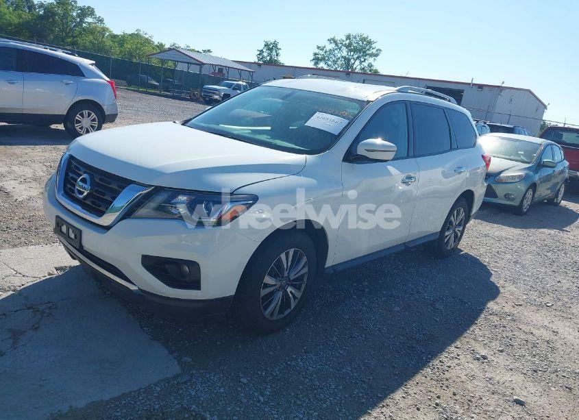 Photo 2 of 2018 Nissan Pathfinder SV (VIN 5N1DR2MM8JC661481)
