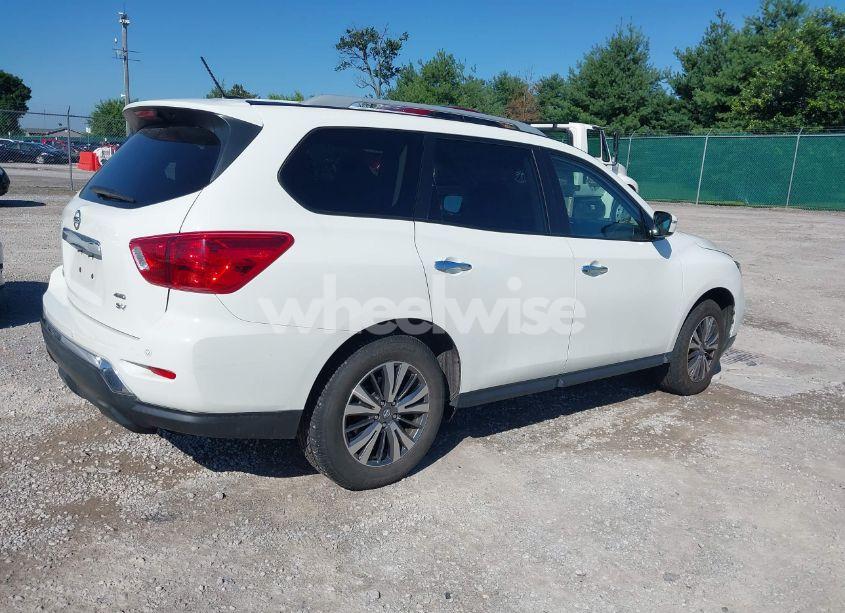 Photo 4 of 2018 Nissan Pathfinder SV (VIN 5N1DR2MM8JC661481)