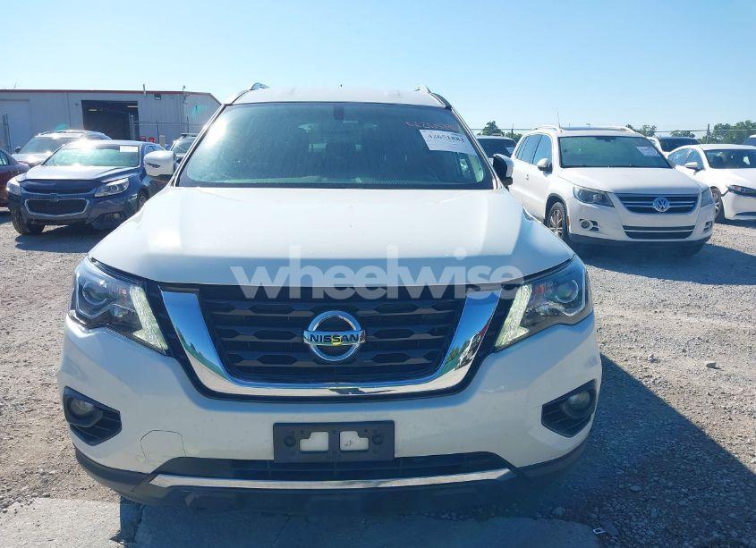 Photo 6 of 2018 Nissan Pathfinder SV (VIN 5N1DR2MM8JC661481)
