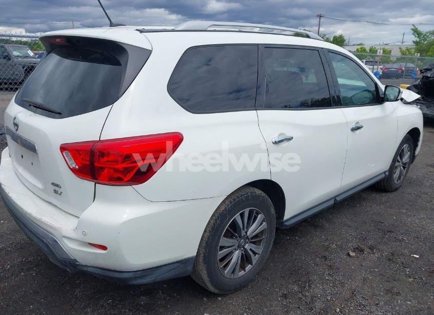 Photo 4 of 2018 Nissan Pathfinder SV (VIN 5N1DR2MM8JC662291)