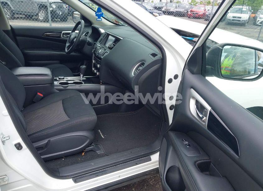 Photo 5 of 2018 Nissan Pathfinder SV (VIN 5N1DR2MM8JC662291)