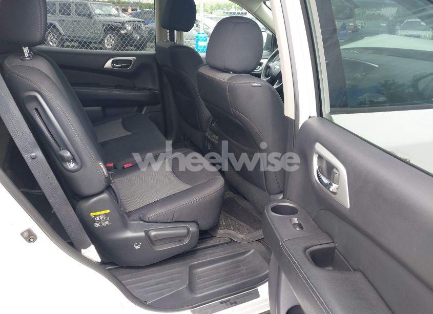 Photo 8 of 2018 Nissan Pathfinder SV (VIN 5N1DR2MM8JC662291)