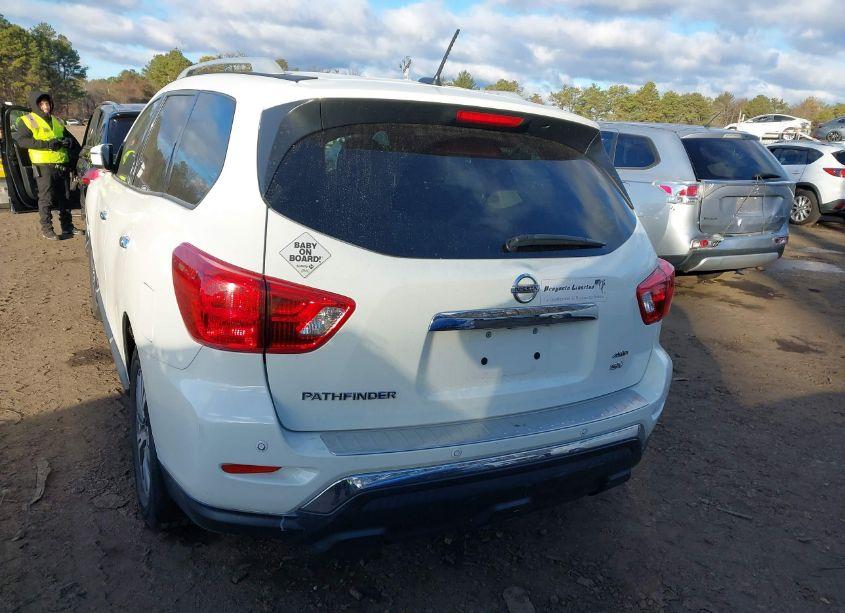 Photo 16 of 2018 Nissan Pathfinder SV (VIN 5N1DR2MM8JC678460)