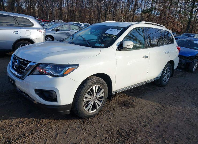 Photo 2 of 2018 Nissan Pathfinder SV (VIN 5N1DR2MM8JC678460)