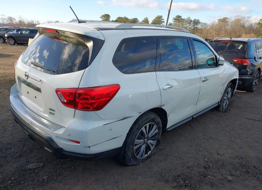 Photo 4 of 2018 Nissan Pathfinder SV (VIN 5N1DR2MM8JC678460)