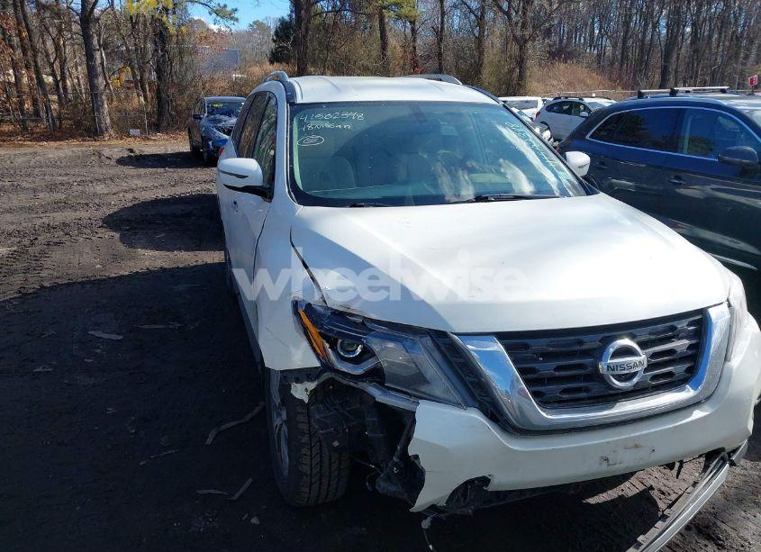 2018 Nissan Pathfinder SV (VIN 5N1DR2MM8JC678815) main photo