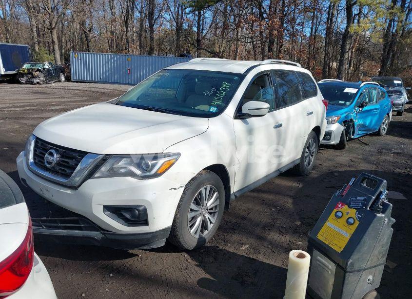 Photo 2 of 2018 Nissan Pathfinder SV (VIN 5N1DR2MM8JC678815)