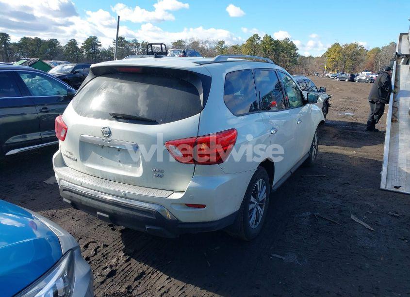 Photo 4 of 2018 Nissan Pathfinder SV (VIN 5N1DR2MM8JC678815)