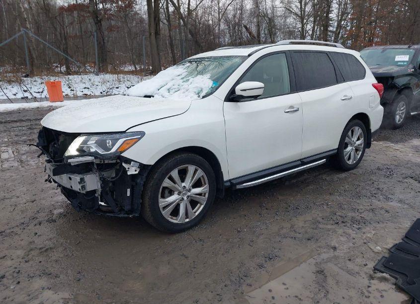 Photo 2 of 2019 Nissan Pathfinder SL (VIN 5N1DR2MM8KC587724)