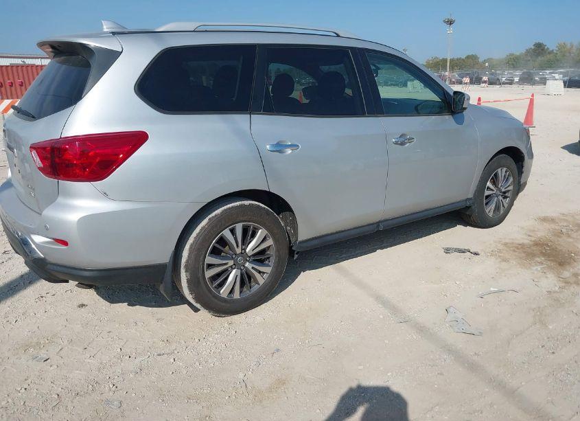Photo 4 of 2019 Nissan Pathfinder SV (VIN 5N1DR2MM8KC642043)