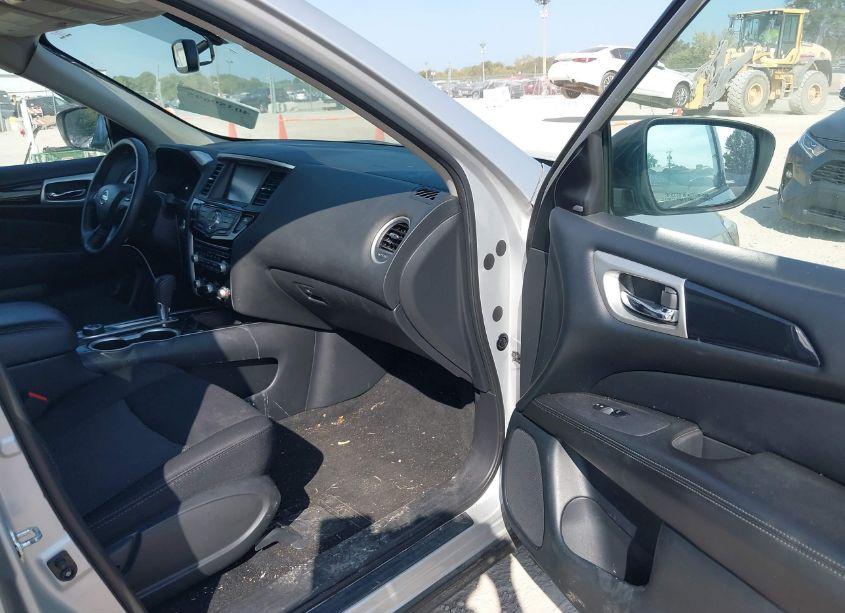 Photo 5 of 2019 Nissan Pathfinder SV (VIN 5N1DR2MM8KC642043)