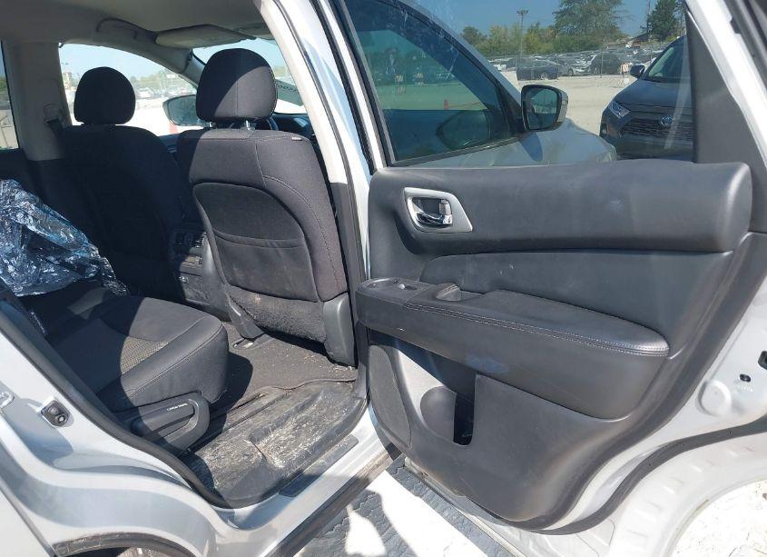 Photo 8 of 2019 Nissan Pathfinder SV (VIN 5N1DR2MM8KC642043)