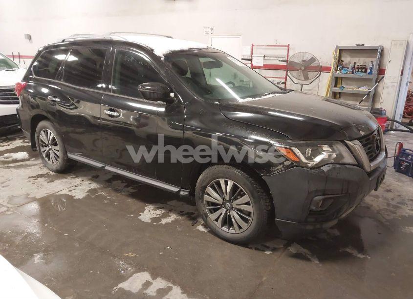 2017 Nissan Pathfinder SV (VIN 5N1DR2MM9HC611196) main photo