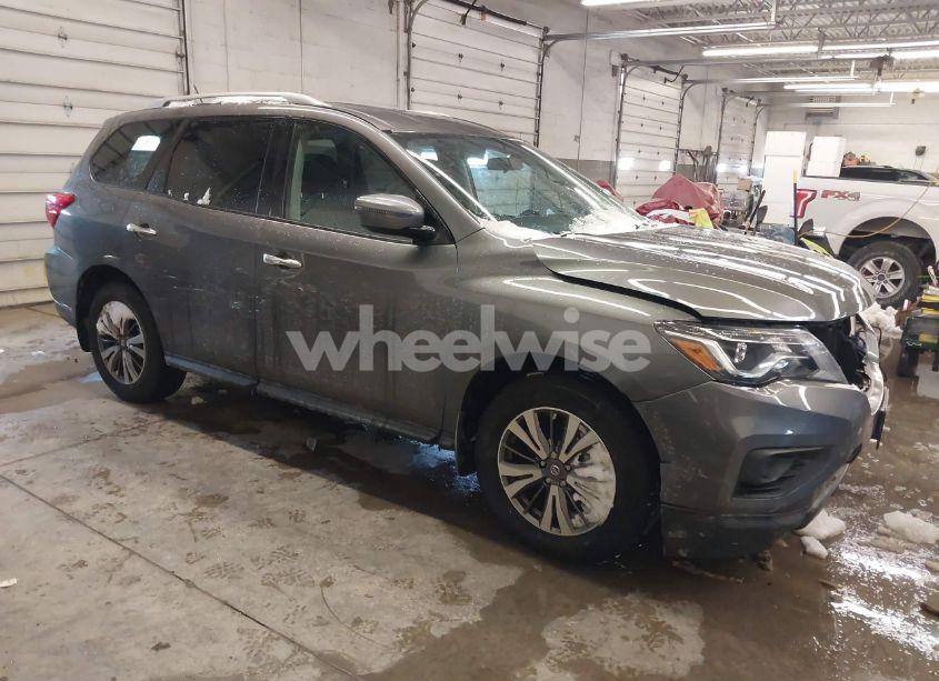 2017 Nissan Pathfinder S (VIN 5N1DR2MM9HC622179) main photo