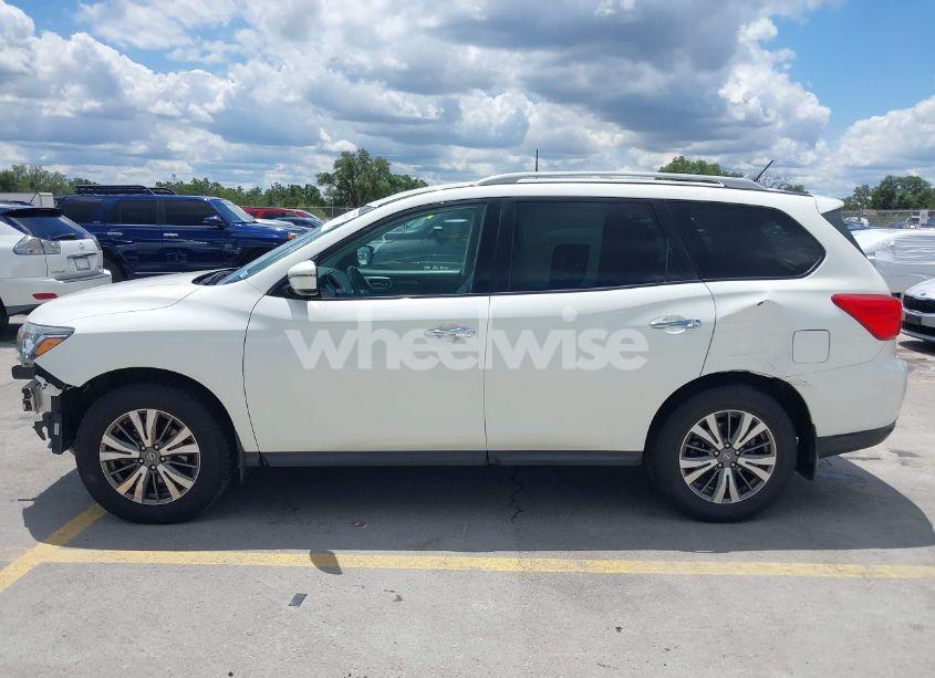 Photo 15 of 2017 Nissan Pathfinder SV (VIN 5N1DR2MM9HC622361)
