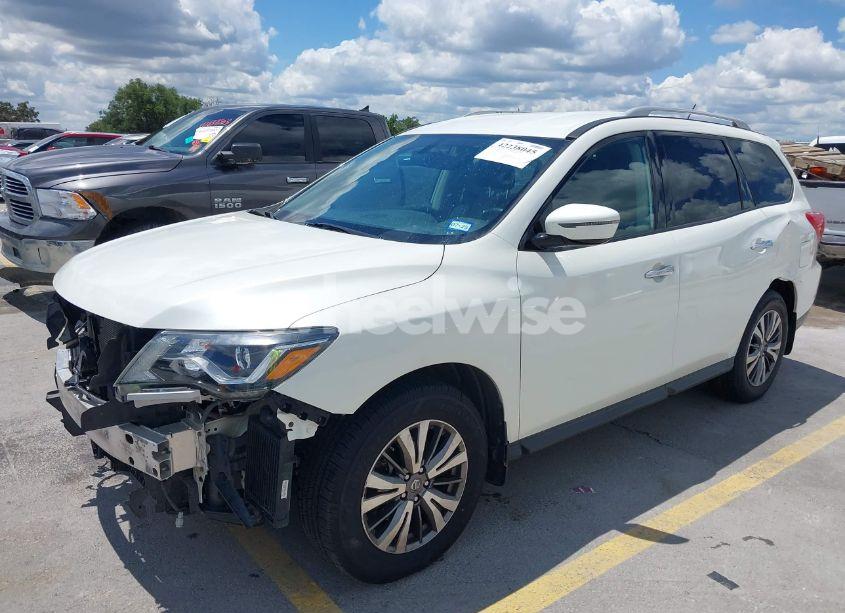 Photo 2 of 2017 Nissan Pathfinder SV (VIN 5N1DR2MM9HC622361)