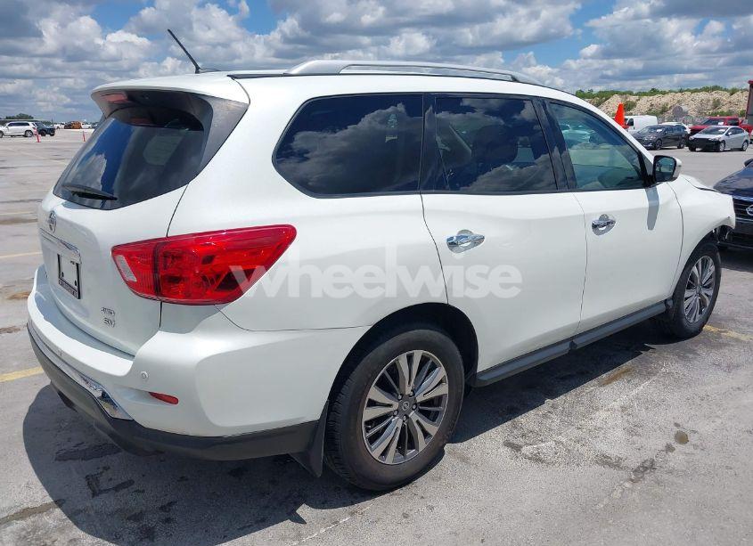 Photo 4 of 2017 Nissan Pathfinder SV (VIN 5N1DR2MM9HC622361)