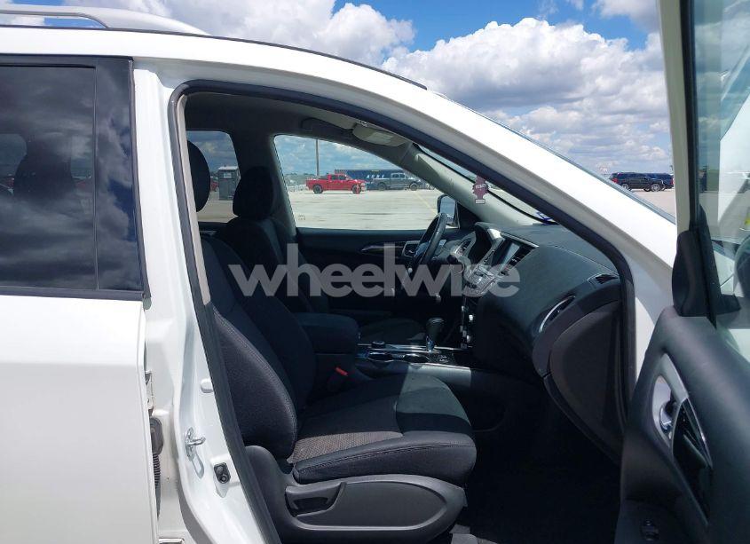 Photo 5 of 2017 Nissan Pathfinder SV (VIN 5N1DR2MM9HC622361)