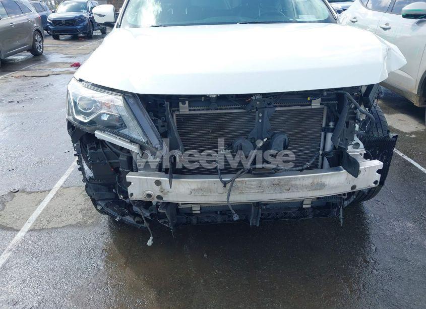 Photo 6 of 2017 Nissan Pathfinder SL (VIN 5N1DR2MM9HC627155)